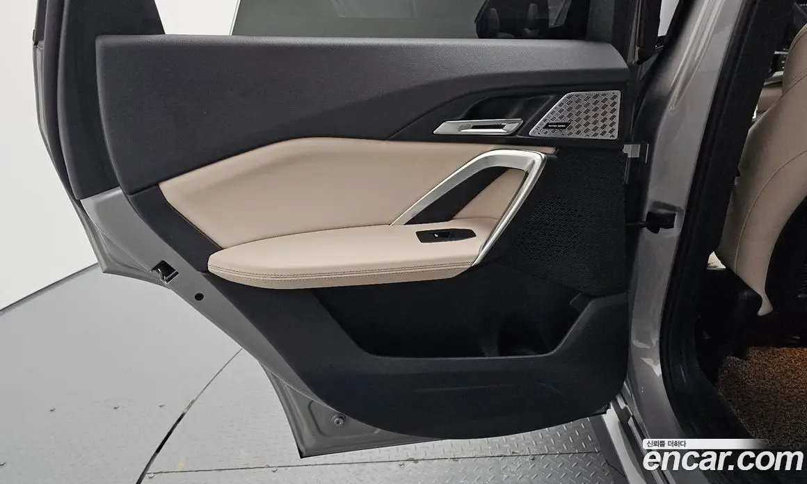 BMW X1 2024 2.0 автомат (гидро), фото 15