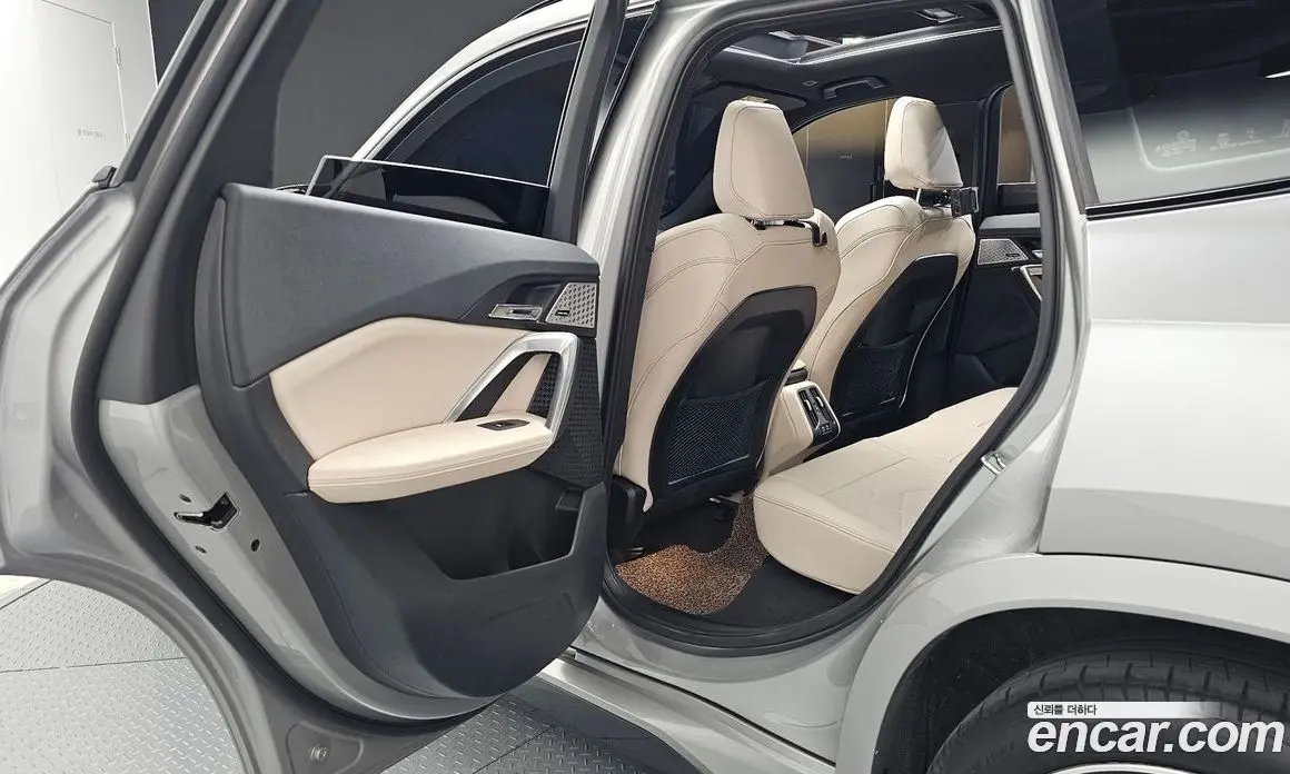 BMW X1 2024 2.0 автомат (гидро), фото 18