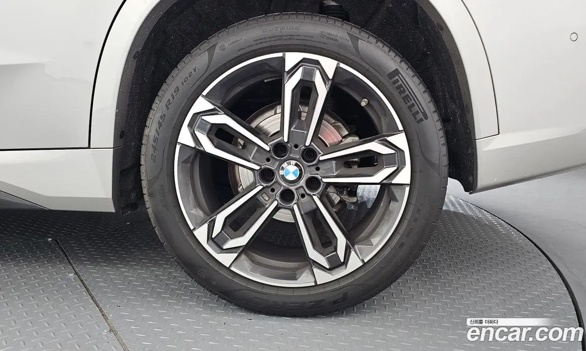 BMW X1 2024 2.0 автомат (гидро), фото 7