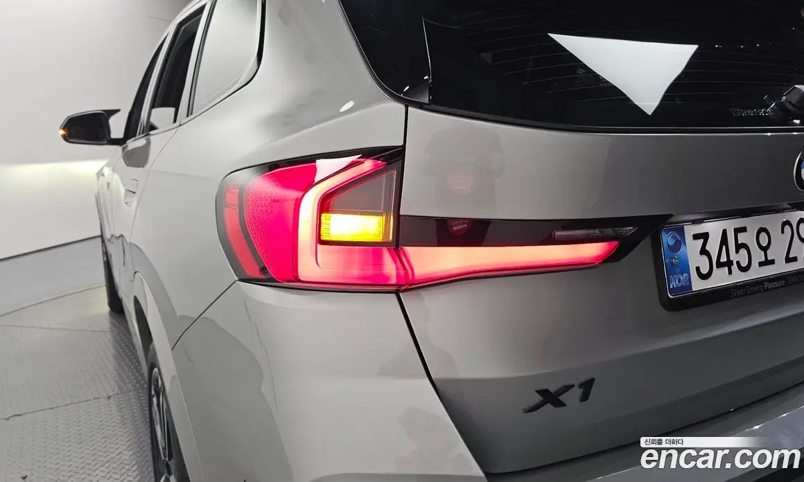 BMW X1 2024 2.0 автомат (гидро), фото 9