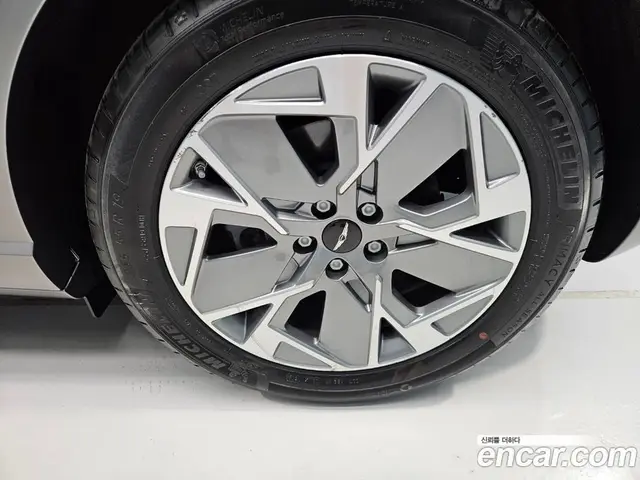 Genesis GV60 2024 0.1 автомат (гидро), миниатюра 7