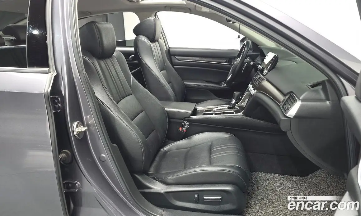 Honda Accord 2019 1.5 автомат (гидро), фото 16