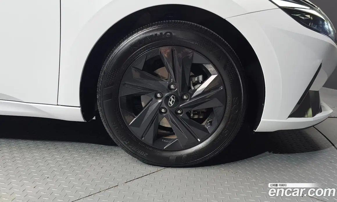 Hyundai Avante 2021 1.6 автомат (гидро), фото 7