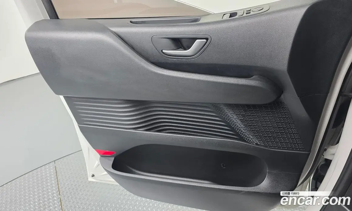 Hyundai Staria 2023 2.2 автомат (гидро), фото 14