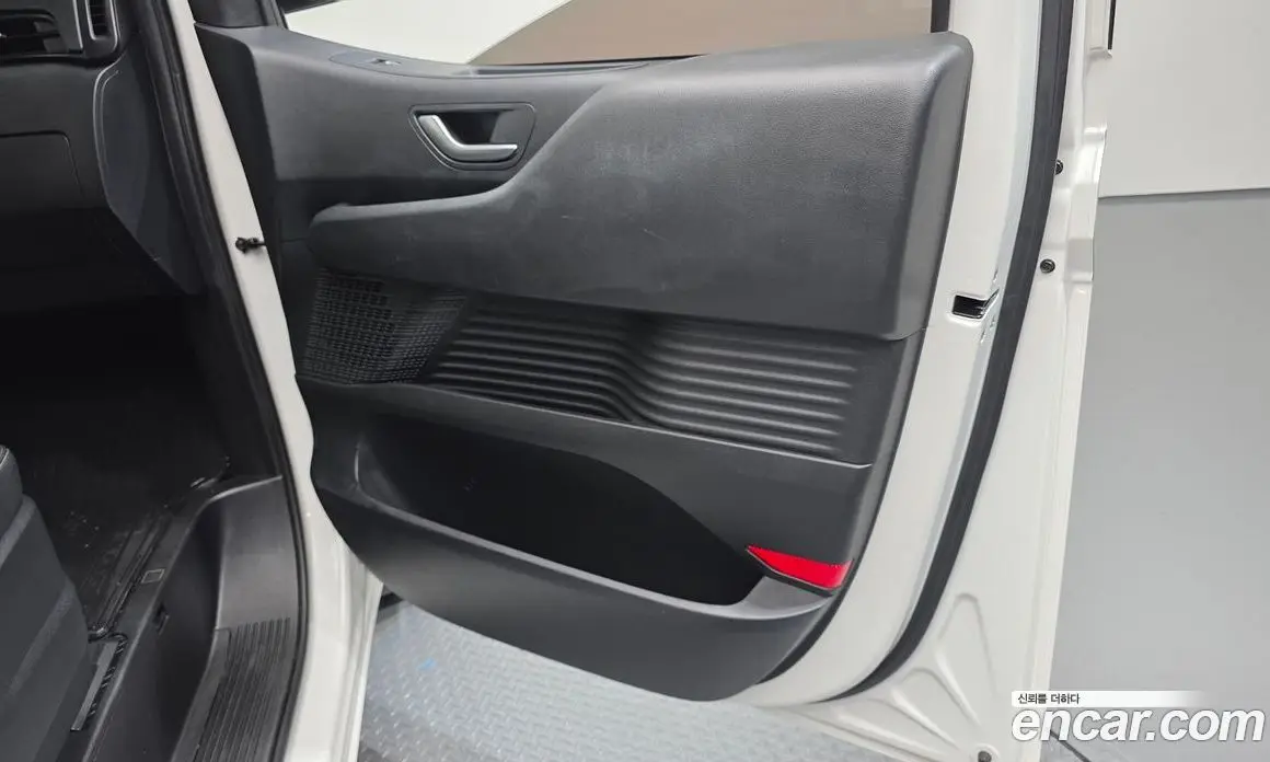 Hyundai Staria 2023 2.2 автомат (гидро), фото 15