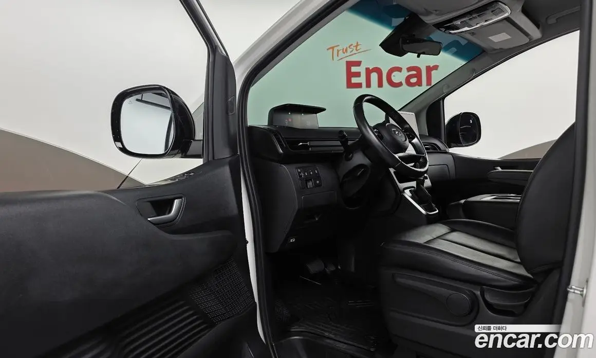 Hyundai Staria 2023 2.2 автомат (гидро), фото 16