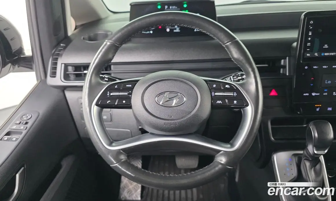 Hyundai Staria 2023 2.2 автомат (гидро), фото 19