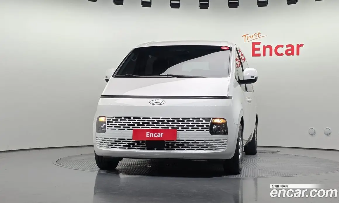 Hyundai Staria 2023 2.2 автомат (гидро), фото 3