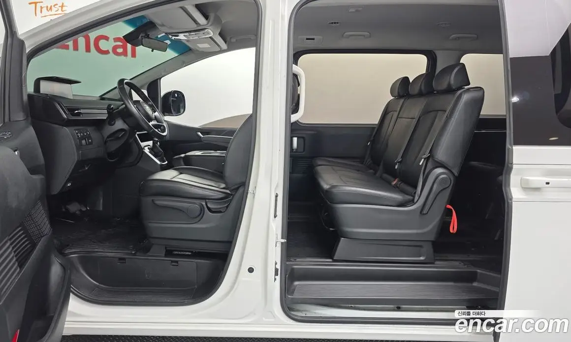 Hyundai Staria 2023 2.2 автомат (гидро), фото 28