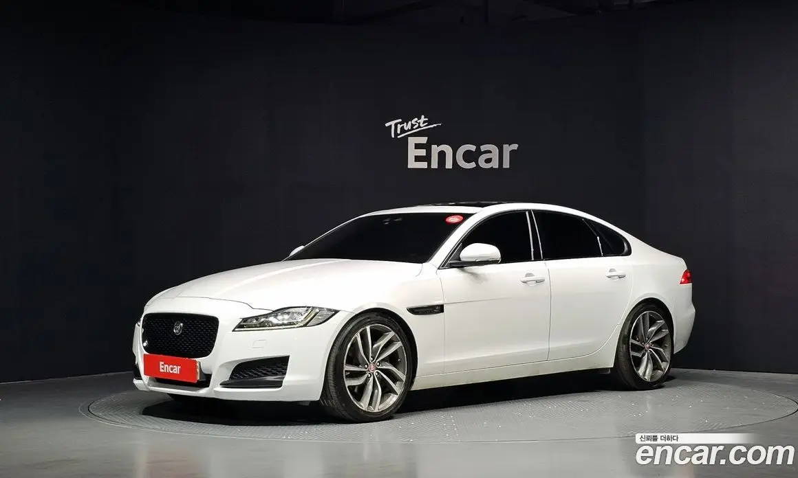 Jaguar XF 2017 3.0 автомат (гидро), фото 1 Jaguar XF 2017 3.0 автомат (гидро), фото 1
