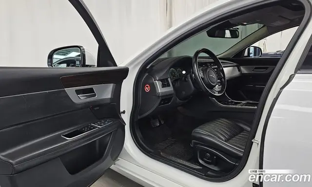 Jaguar XF 2017 3.0 автомат (гидро), миниатюра 10 Jaguar XF 2017 3.0 автомат (гидро), миниатюра 10