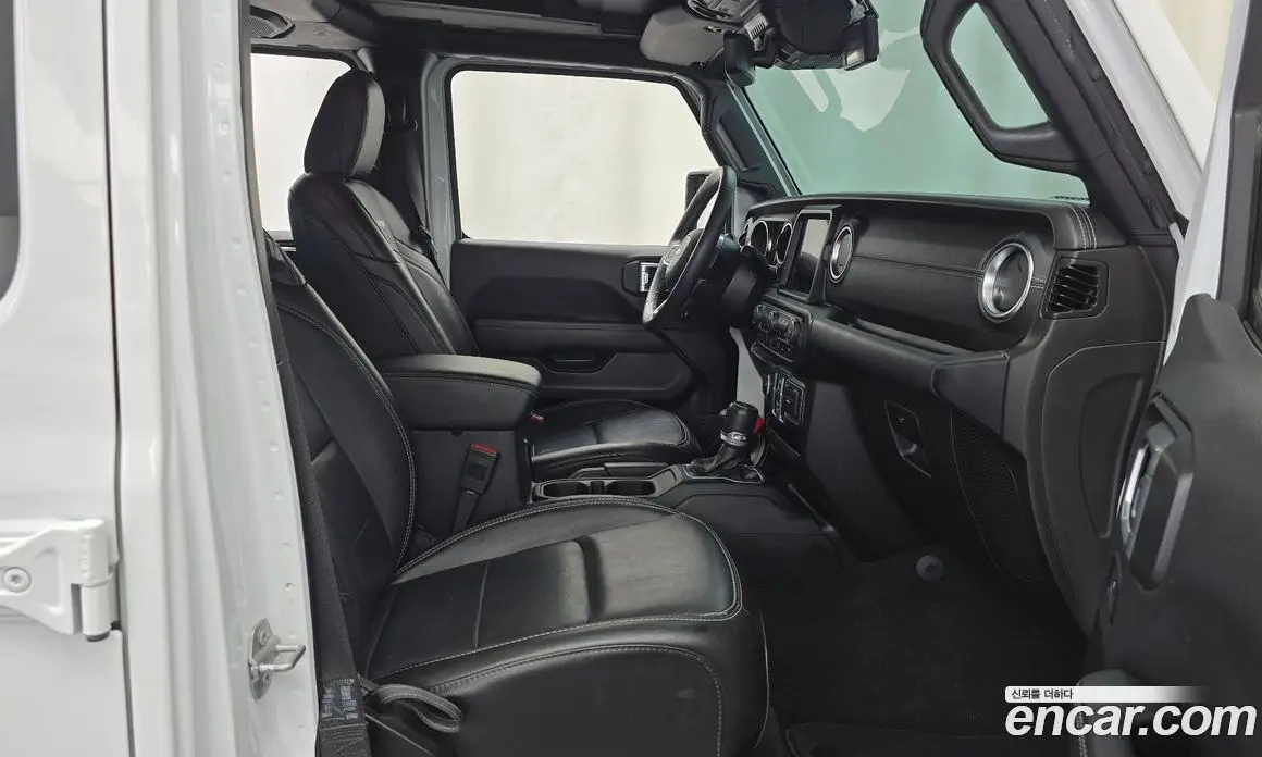 Jeep Wrangler 2023 2.0 автомат (гидро), фото 16 Jeep Wrangler 2023 2.0 автомат (гидро), фото 16