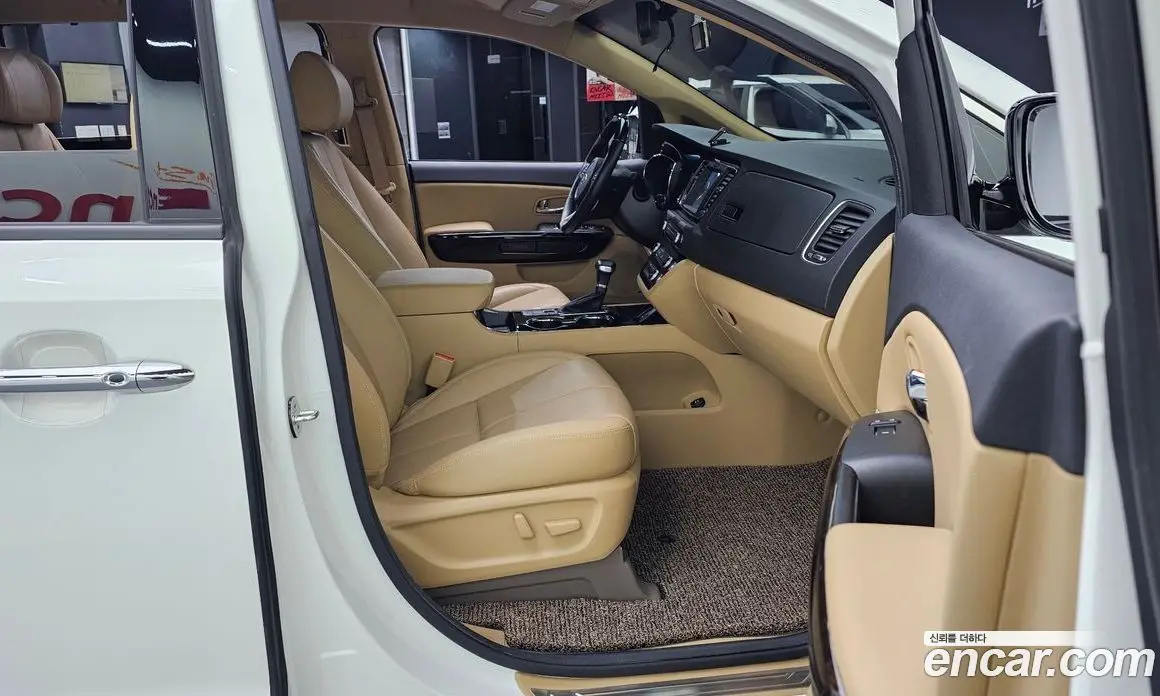 Kia Carnival 2018 2.2 автомат (гидро), фото 11