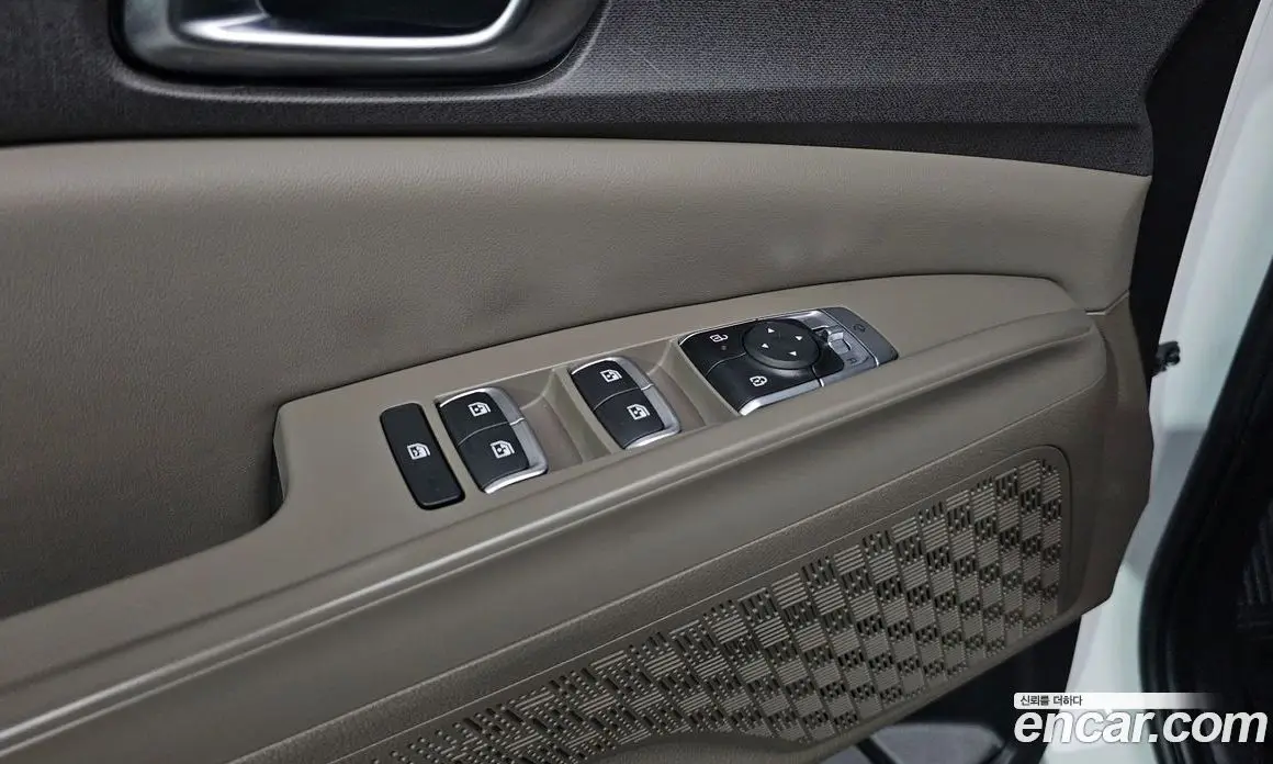 Kia Carnival 2025 1.6 автомат (гидро), фото 23