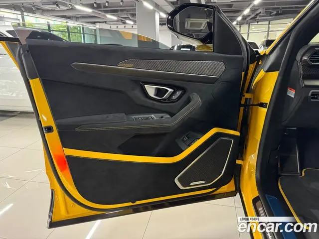 Lamborghini Urus 2024 4.0 автомат (гидро), миниатюра 6