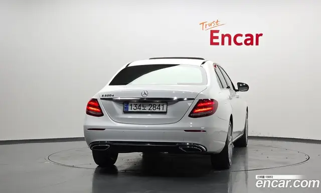 Mercedes-Benz E-Class 2018 1.9 автомат (гидро), миниатюра 4