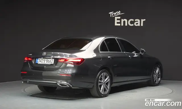 Mercedes-Benz E-Class 2022 2.0 автомат (гидро), миниатюра 2