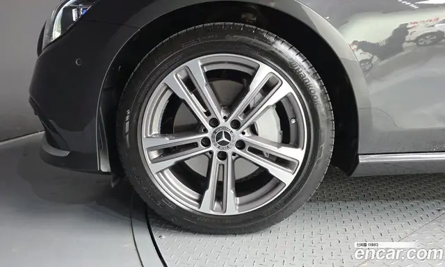 Mercedes-Benz E-Class 2022 2.0 автомат (гидро), миниатюра 5