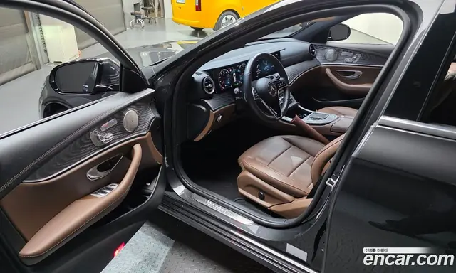Mercedes-Benz E-Class 2022 2.0 автомат (гидро), миниатюра 10