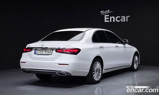 Mercedes-Benz E-Class 2022 2.0 автомат (гидро), миниатюра 2