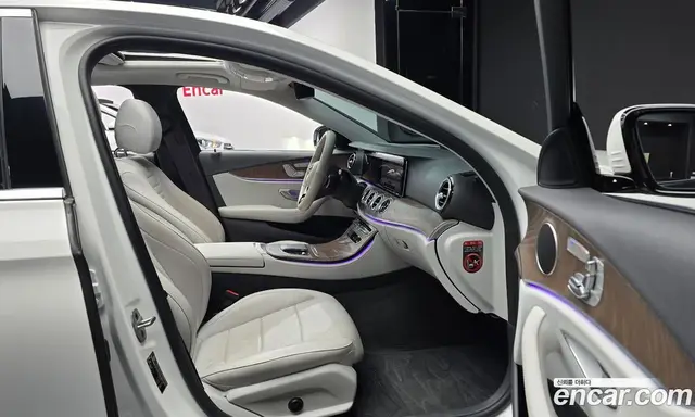 Mercedes-Benz E-Class 2022 2.0 автомат (гидро), миниатюра 11