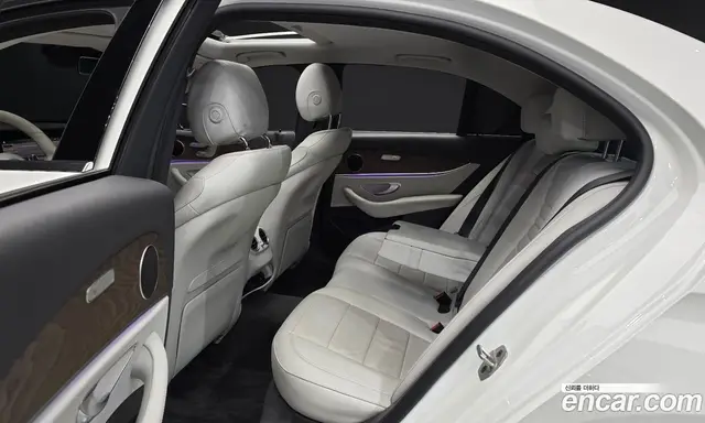 Mercedes-Benz E-Class 2022 2.0 автомат (гидро), миниатюра 12