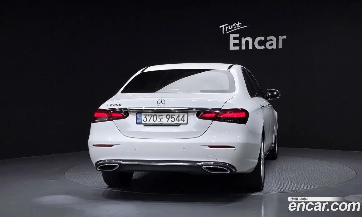 Mercedes-Benz E-Class 2022 2.0 автомат (гидро), фото 4