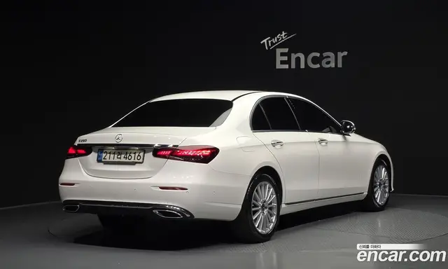 Mercedes-Benz E-Class 2022 2.0 автомат (гидро), миниатюра 2