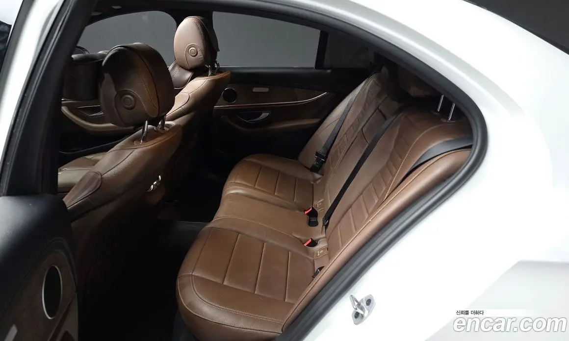 Mercedes-Benz E-Class 2022 2.0 автомат (гидро), фото 16