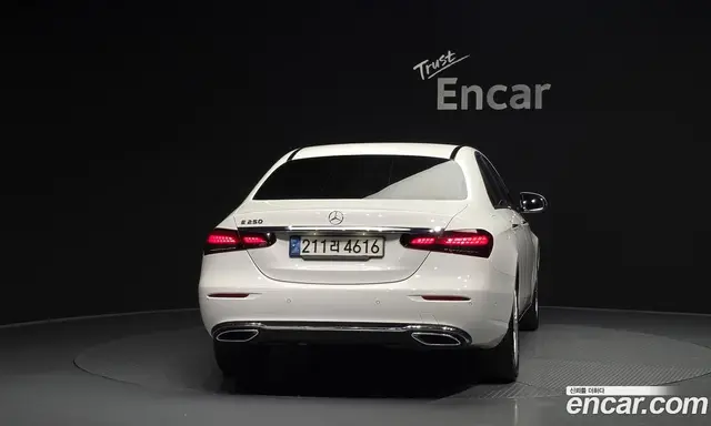 Mercedes-Benz E-Class 2022 2.0 автомат (гидро), миниатюра 4