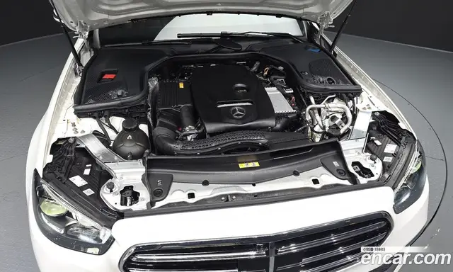 Mercedes-Benz E-Class 2022 2.0 автомат (гидро), миниатюра 6