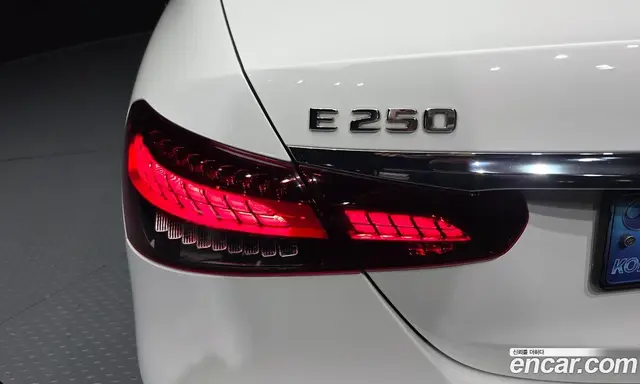 Mercedes-Benz E-Class 2022 2.0 автомат (гидро), миниатюра 9