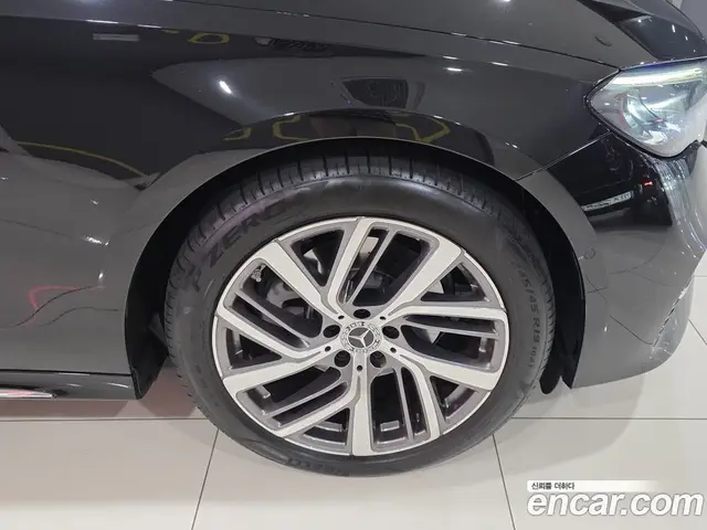Mercedes-Benz E-Class 2025 2.0 автомат (гидро), миниатюра 5