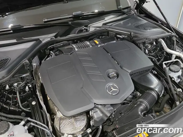 Mercedes-Benz E-Class 2025 2.0 автомат (гидро), миниатюра 6
