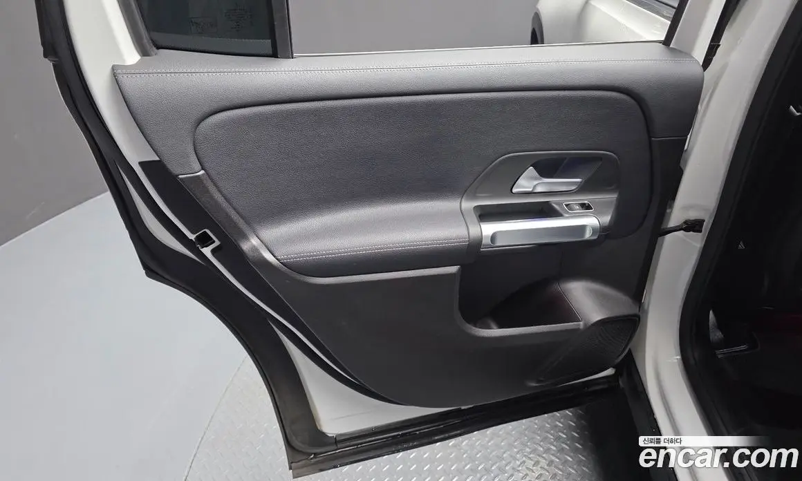 Mercedes-Benz GLB-Class 2020 2.0 автомат (гидро), фото 15
