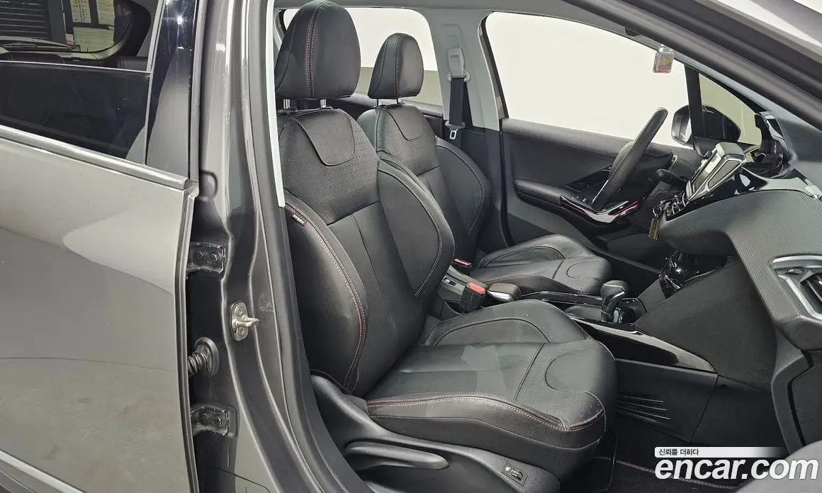 Peugeot 2008 2020 1.5 автомат (гидро), фото 15 Peugeot 2008 2020 1.5 автомат (гидро), фото 15