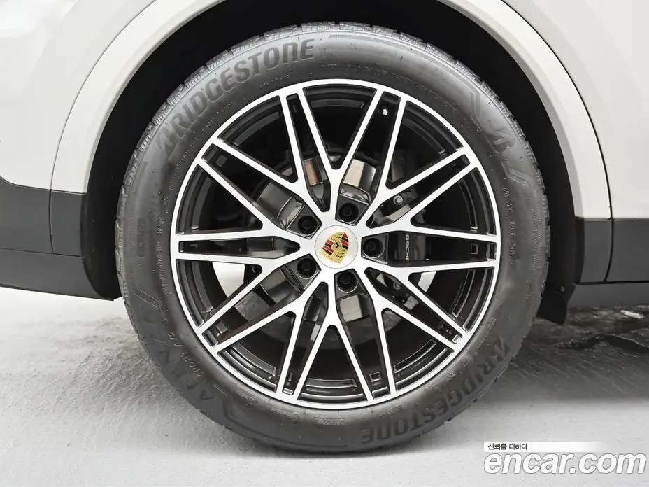 Porsche Cayenne 2024 3.0 автомат (гидро), фото 5