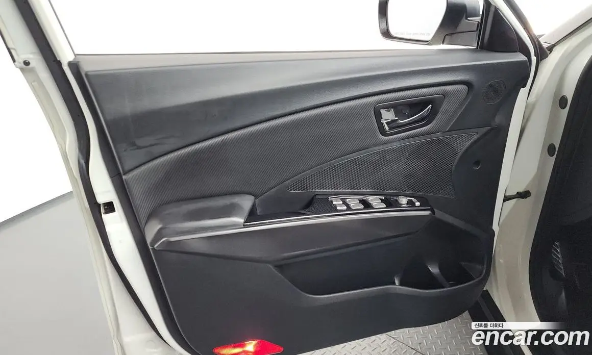 SsangYong TIBOLI 2017 1.6 автомат (гидро), фото 13