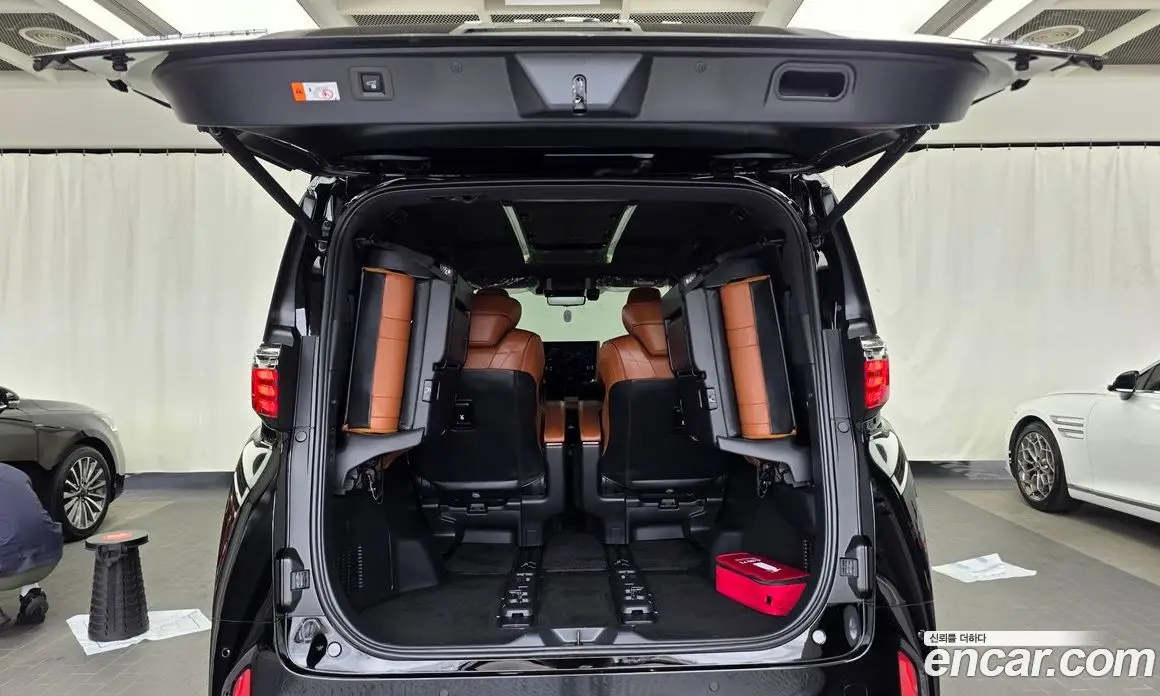 Toyota Alphard 2024 2.5 автомат (гидро), фото 26