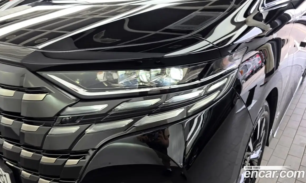 Toyota Alphard 2024 2.5 автомат (гидро), фото 8