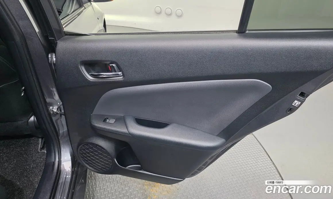 Toyota Prius 2019 1.8 автомат (гидро), фото 15 Toyota Prius 2019 1.8 автомат (гидро), фото 15