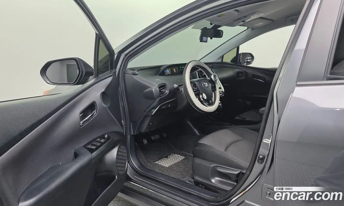 Toyota Prius 2019 1.8 автомат (гидро), фото 17 Toyota Prius 2019 1.8 автомат (гидро), фото 17