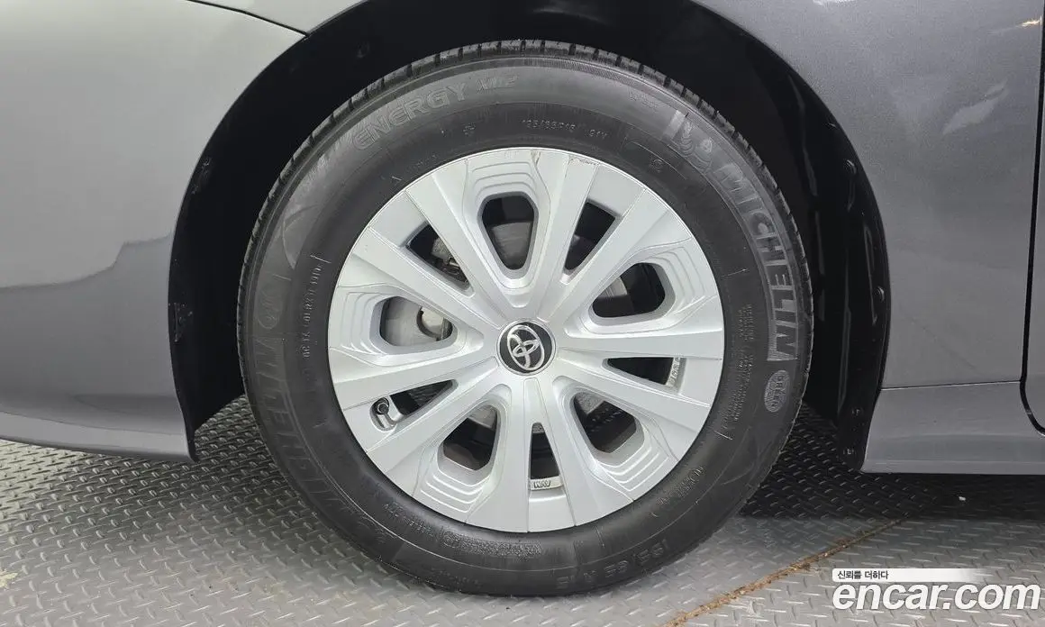Toyota Prius 2019 1.8 автомат (гидро), фото 5 Toyota Prius 2019 1.8 автомат (гидро), фото 5