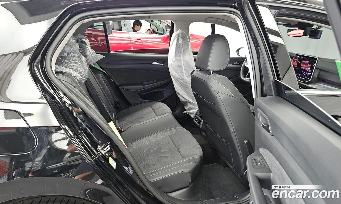 Volkswagen Golf 2026 2.0 автомат (гидро), фото 18 Volkswagen Golf 2026 2.0 автомат (гидро), фото 18