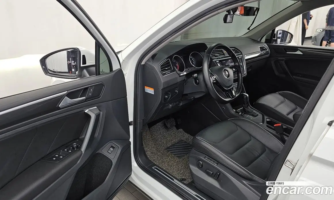 Volkswagen Tiguan 2019 2.0 автомат (гидро), фото 13 Volkswagen Tiguan 2019 2.0 автомат (гидро), фото 13