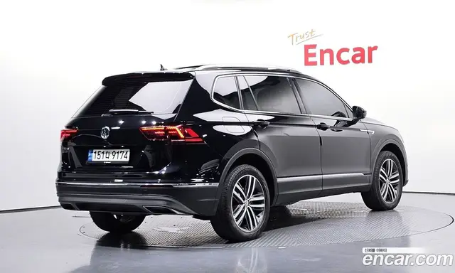 Volkswagen Tiguan 2020 2.0 автомат (гидро), миниатюра 1 Volkswagen Tiguan 2020 2.0 автомат (гидро), миниатюра 1
