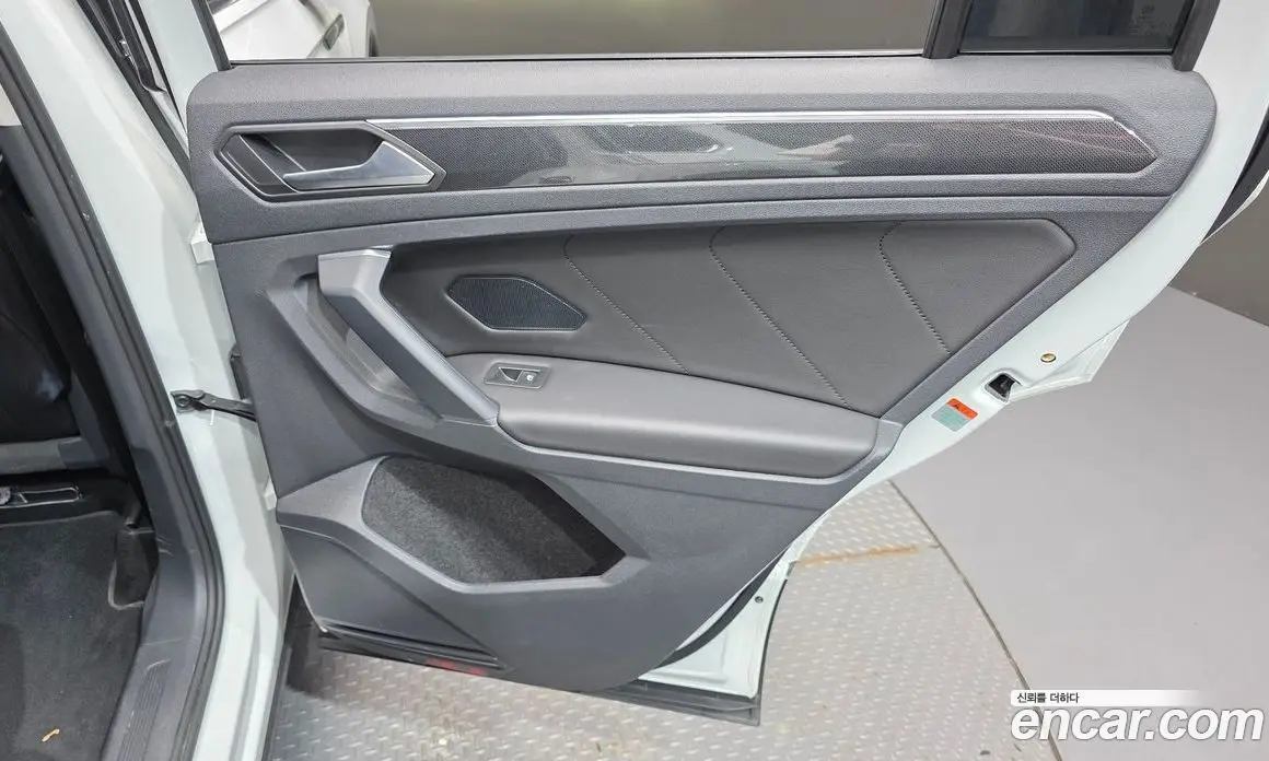 Volkswagen Tiguan 2022 2.0 автомат (гидро), фото 15 Volkswagen Tiguan 2022 2.0 автомат (гидро), фото 15