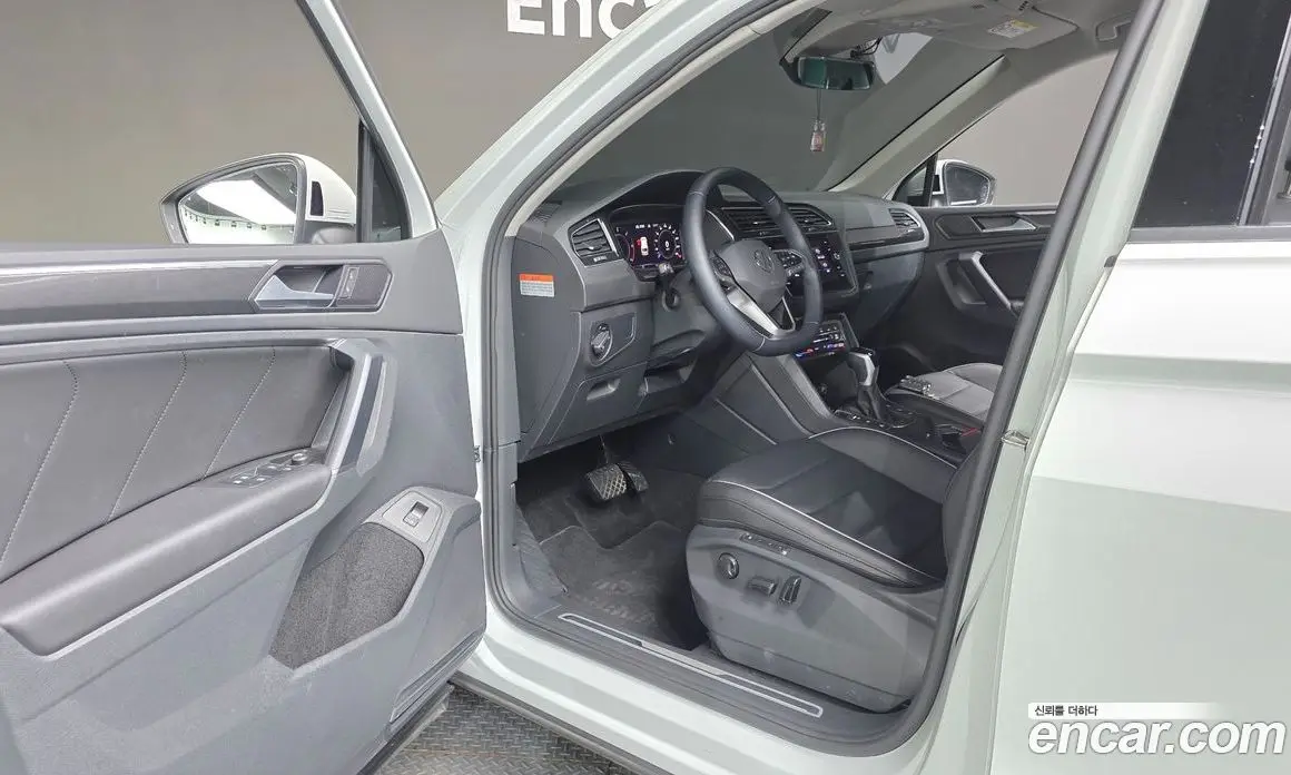 Volkswagen Tiguan 2022 2.0 автомат (гидро), фото 17 Volkswagen Tiguan 2022 2.0 автомат (гидро), фото 17