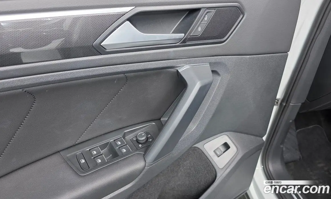 Volkswagen Tiguan 2022 2.0 автомат (гидро), фото 18 Volkswagen Tiguan 2022 2.0 автомат (гидро), фото 18