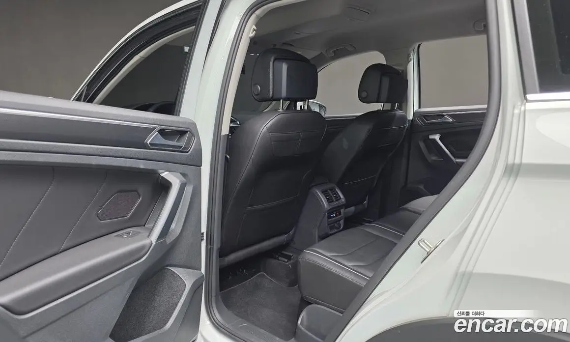 Volkswagen Tiguan 2022 2.0 автомат (гидро), фото 24 Volkswagen Tiguan 2022 2.0 автомат (гидро), фото 24